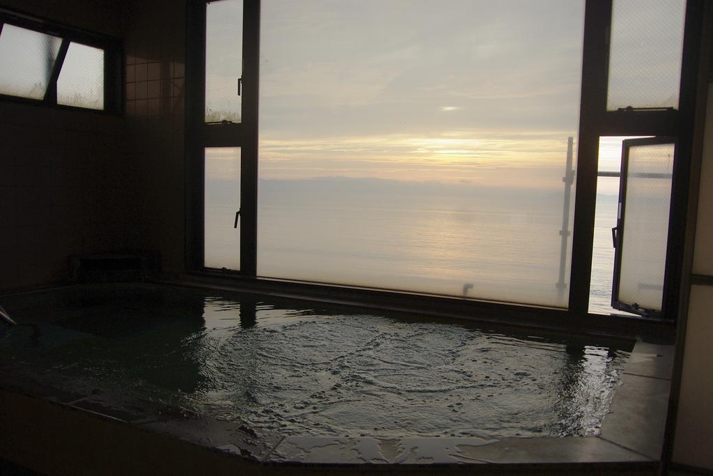 Hatsushio Ryokan Itoshima Exteriör bild